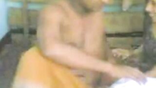 Kanavan manaivi hot nude santhoshamaaga ookum sex