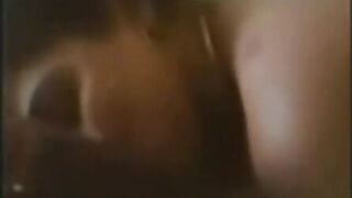 Young aunty bath seithuvitu vanthu oombum hot clip