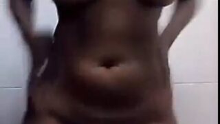 Antharanga gilma soodu ettrum tamil aunty bath video