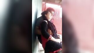 Mom mulaiyil kai vaithu pisainthu kiss sex