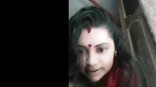 Veetu manaivi saree anithu kaatum free sex