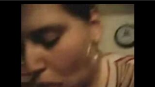 Office roomil banu aunty oombiya clip