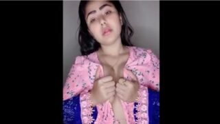 Northindia heroine boobs lick pannukiral