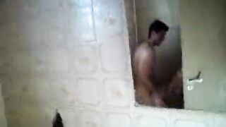 Bathroomil sexyaaga kathaliyai ookum padam