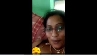 Aunty Caret kuthiyil vitu ookum latest sex