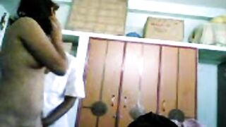 Chennai housewife pool oombi sex