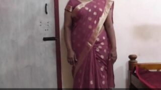 Aunty saree kayati pool oombi ookum sexy ool