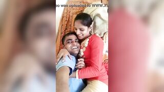 Kathali mulaiyai thadavi kiss hot capture