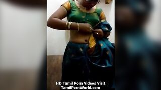 Bathroomil pavaadai kalattrum sexy teacher