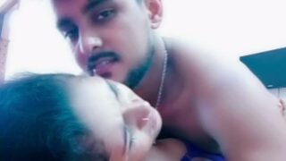 Selfie eduthu udaluravu seiyyum tamil anni sex video