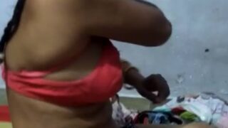 Veettu manaivi kavarchi tamil mms sex