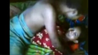 Village manaiviyai mulai sappi ootha xxx video