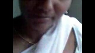 Thiruppur big aunty mulai kanbithu saree sex