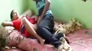 Salem paiyan aunty pundaiyil ool sexy video