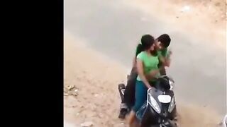 Outdooril couple kiss seithu katipidikum sex video