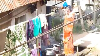 Village aunty mulai kanbithu kulikum outdoor video