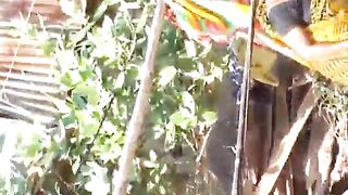 Village aunty mulai kanbithu kulikum outdoor video