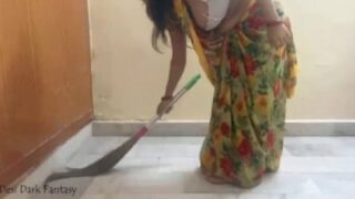 Young maid aunty pool oombi matter panum sex video