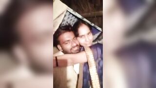 Village aunty mulai pisainthu kiss video