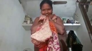 Thiruppur aunty nighty kayati boobs pussy video