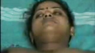 Tamil mature aunty kamaveri edutha porn video