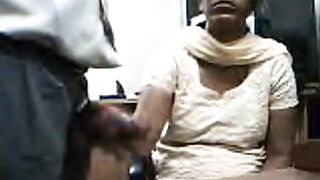 Tamil office aunty blowjob pani ookum sex video