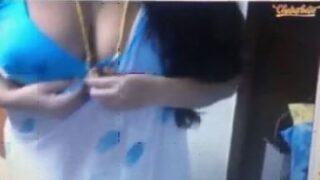 Tamil married hot aunty showing her big boobs in saree