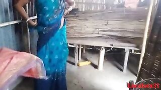 Blue saree gramathu velaikari aunty otha paiyan