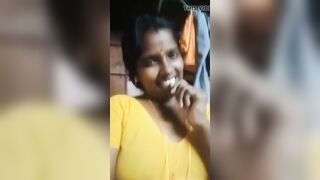 Gramathu aunty blouse kazhatamal nirkiral