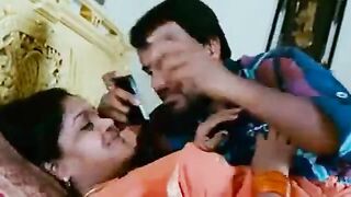 Tamil aunty pakathu veettu paiyanai sex seiya azhaikiral