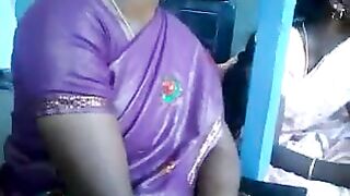 Silk saree aunty hot boobs video