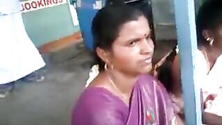 Silk saree aunty hot boobs video