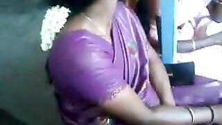 Silk saree aunty hot boobs video