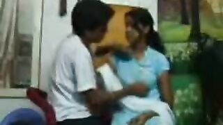 Chennai college lovers veettil kiss sex seikirargal